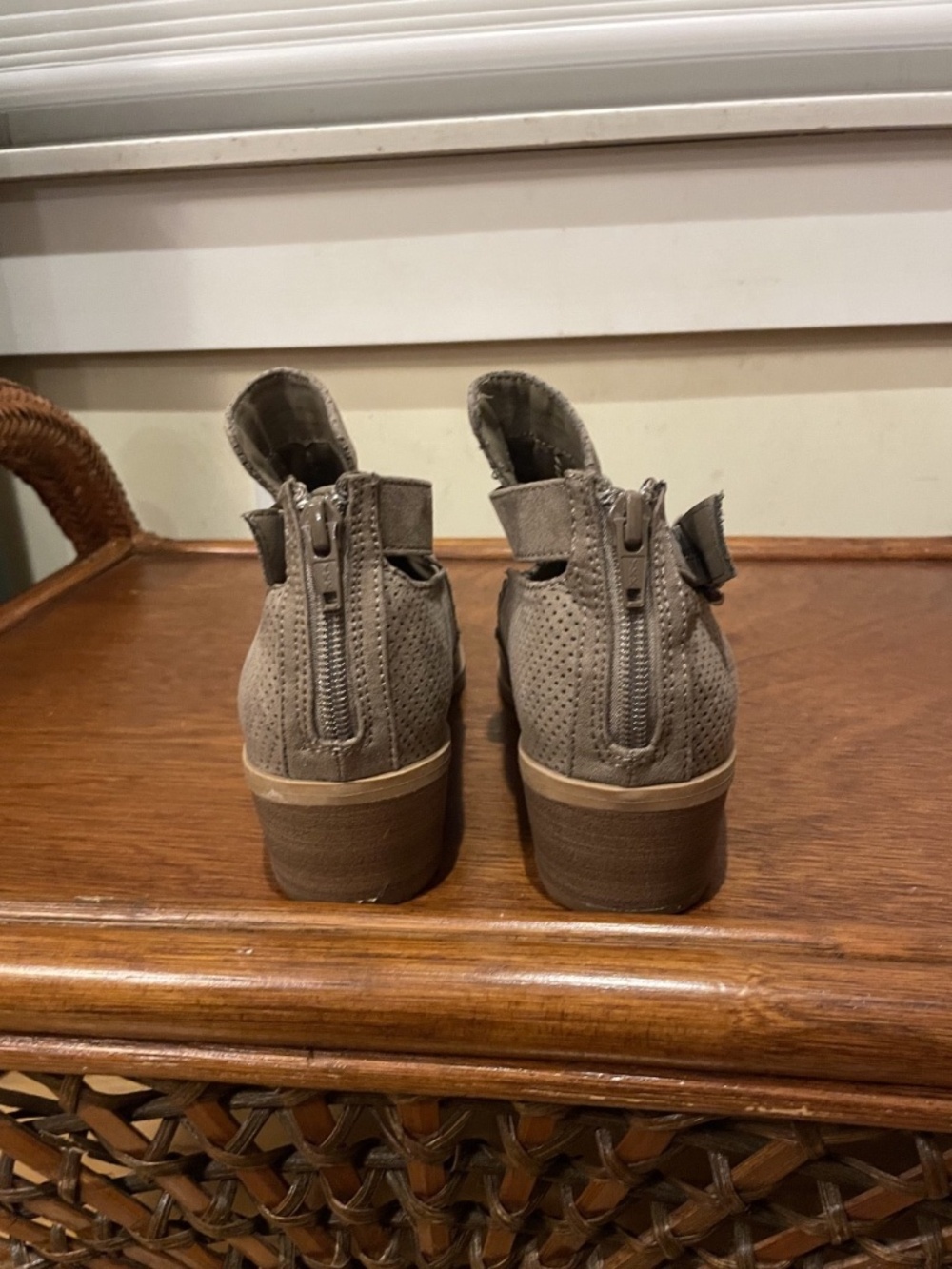 Size 8 Dolce Vita Perforated Suede Tan Ankle Booties - Picture 4 of 5